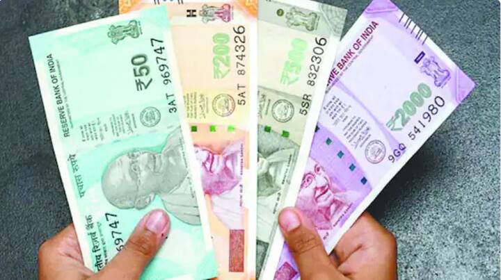 আগে যোগী সরকার ই-শ্রম পোর্টালের মাধ্যমে কর্মীদের প্রতি মাসে ৫০০ টাকা দেওয়ার কথা ঘোষণা করেছিল।