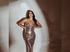 PHOTO : मी कशाला आरशात पाहू गं....जान्हवी कपूरच्या मिरर ड्रेसने दिपवले साऱ्यांचेच डोळे!