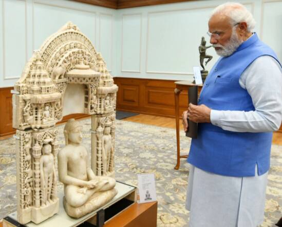 यामध्ये अने देवी-देवतांच्या मूर्ती, प्राचीन सजावटीचे सामान यासारख्या गोष्टींचा समावेश आहे.