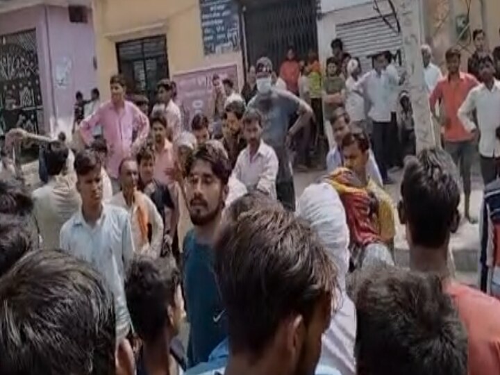 Bulandshahr News: बुलंदशहर में सनकी युवक ने किसानों पर किया फावड़े से हमला, एक महिला समेत दो की मौत