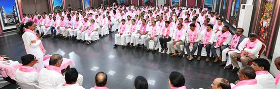 In Pics: తెలంగాణ ఉద్యమంలానే రైతు ఉద్యమం కూడా - TRSLP మీటింగ్‌లో కేసీఆర్