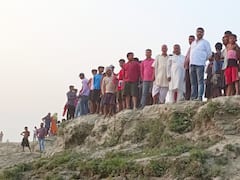 Motihari News: सोशल मीडिया पर वायरल होने के लिए वीडियो बना रहे थे बच्चे, पलट गई नाव, तीन लापता