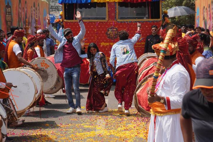 पण स्टार प्रवाह परिवार पुरस्काराच्या निमित्ताने या सर्व कलाकारांचा अनोखा अंदाज भाव खाऊन गेला