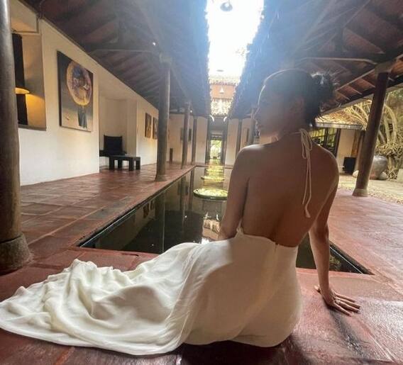 मौनी रॉय करतेय सुट्टी एन्जॉय