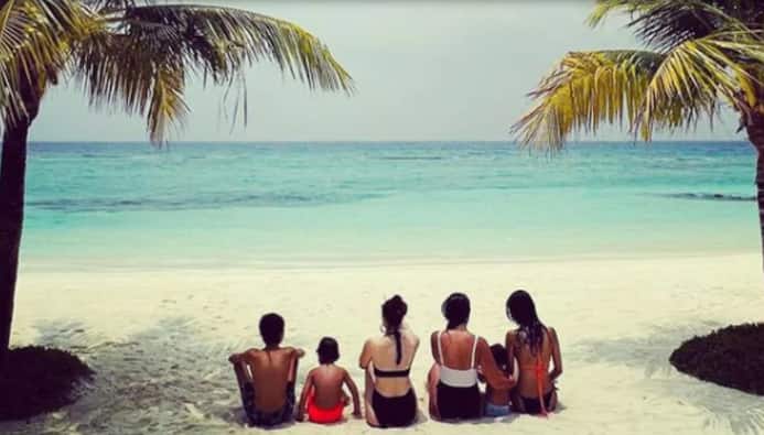 kareena kapoor khan karishma kapoor returns from maldives to mumbai share photos of trip Kareena Kapoor : करीना कपूरने शेअर केले मालदीवमधील फोटो, थ्रो बॅक फोटो व्हायरल