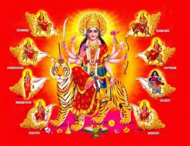 चैत्र मास की शुक्ल पक्ष की प्रतिपदा तिथि से नवरात्रि के व्रत शुरू हो जाते है. इस साल  2 अप्रैल 2022 से चैत्र नवरात्रि का आरंभ हो रहा है. इनका समापन 10 अप्रैल 2022 को होगा.  इस चैत्र नवरात्र में विशेष बात ये है कि इस वर्ष किसी भी तिथि का क्षय नहीं हो रहा है. इसलिए इस बार नवरात्रि पूरे नौ दिनों की होगी. हर नवरात्रि में मां दुर्गा अलग-अलग वाहनों पर सवार होकर आती हैं और विदाई के वक्त माता रानी का वाहन अलग होता है. इस चैत्र नवरात्रि में मां दुर्गा घोड़े पर सवार होकर आएंगी.