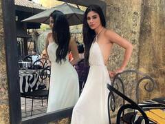 In Pics : छोट्या पडद्यावरील 'नागिन' मौनी रॉय करतेय सुट्टी एन्जॉय, व्हाईट ड्रेसमधील फोटो पाहाच