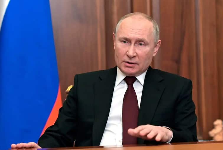russia ukraine war putin removed his 1000 personal staff employee after getting input of poison risk Russia Ukraine War: પુતિનને ઝેર આપીને મારી નાખવાનો ડર, પર્સનલ સ્ટાફના 1000 કર્મચારીઓને નોકરીમાંથી કાઢી મુક્યા!