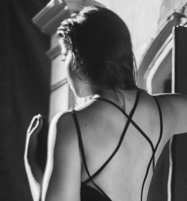 'अपहरण' एक्ट्रेस निधि सिंह इन दिनों अपनी सीरीज़ को लेकर काफी सुर्खियों में हैं.