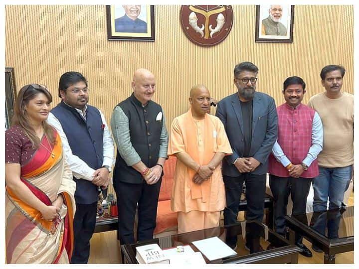 The Kashmir Files team meet Uttar Pradesh CM Yogi Adityanath The Kashmir Files: 'ది కశ్మీర్ ఫైల్స్' సినిమాకి పొలిటికల్ సపోర్ట్, మొన్న మోదీ ఇప్పుడు యోగి ఆదిత్యనాథ్ 