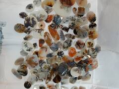 Shazar Stone: दुनिया की बेशकीमती उपहारों में शामिल है बांदा का शजर पत्थर, बंद होते व्यवसाय में फिर आई तेजी