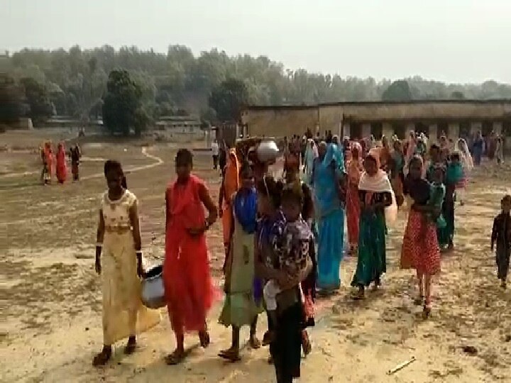 Chhattisgarh: इस गांव में होली के 2 दिन बाद होती है अजीबोगरीब प्रतियोगिता...केकड़ा, गिलहरी, मुर्गा दौड़ की है परंपरा