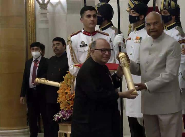 Indian Director Chandraprakash Dwivedi receives the Padma Shri award from President Ram Nath Kovind, for his work in Cinema. He is a National Award wining Indian film director and actor - best know for portraying the role of Chanakya. (Source: ANI)