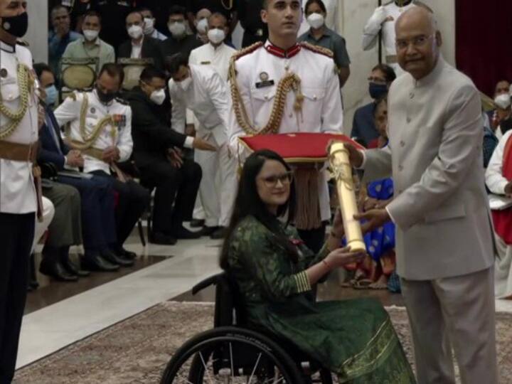 राष्ट्रपति रामनाथ कोविंद ने पैरा-शूटर अवनि लेखारा को पद्म श्री पुरस्कार से सम्मानित किया.
