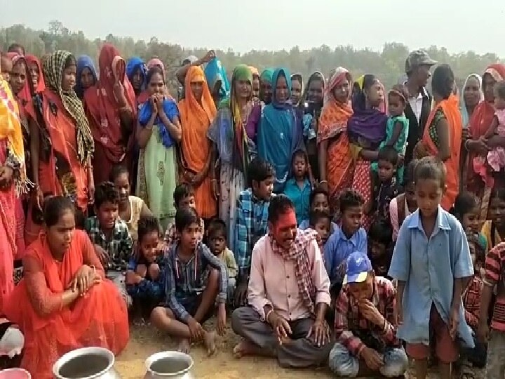 Chhattisgarh: इस गांव में होली के 2 दिन बाद होती है अजीबोगरीब प्रतियोगिता...केकड़ा, गिलहरी, मुर्गा दौड़ की है परंपरा