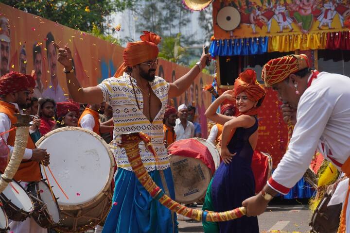 उत्सवाच्या रंगात रंगून गेलेल्या या सोहळ्यात मराठी सणांचा जल्लोष पाहायला मिळणार आहे.