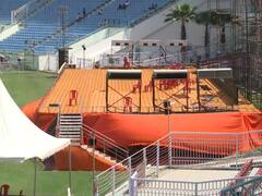 Yogi Adityanath Oath Ceremony: तस्वीरों में देखिए- इकाना स्टेडियम में योगी आदित्यनाथ के शपथ ग्रहण समारोह की भव्य तैयारियां