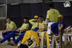CSK Practice pics: ’கொஞ்சம் சில் பண்ணு மாப்பி’ - பயிற்சி களத்தில் தோனி அண்ட் பாய்ஸ்