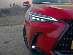 इलेक्ट्रिक मोटरसह पेट्रोल इंजिनवर धावते 'ही' कार