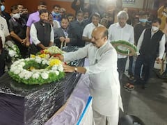 Naveen's Parents Thank CM Bommai For Bringing Back Mortal Remains Of Son, CM Pays Homage — WATCH