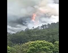 चीन में पहाड़ों से टकराया 133 यात्रियों को ले जा रहा विमान, देखें हादसे की खौफनाक तस्वीरें