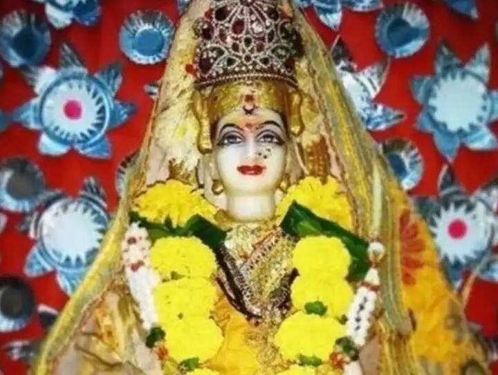 शीतला अष्टमी हर साल होली के आठवें दिन मनाई जाती है. चैत्र माह के कृष्ण पक्ष की अष्टमी तिथि को ही शीतला अष्टमी या बसौड़ा के नाम से जाना जाता है. इस साल शीतला अष्टमी 25 मार्च के दिन मनाई जाएगी. इस दिन शीतला माता की पूजा के साथ-साथ व्रत भी किया जाता है.