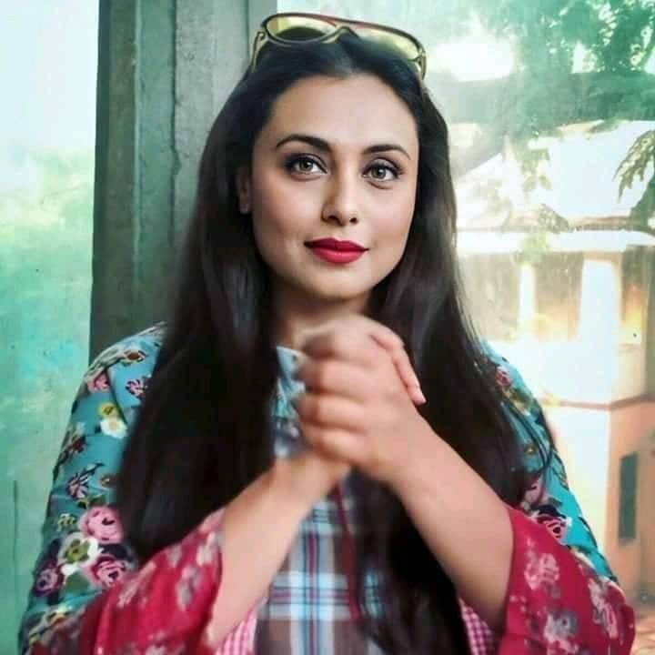 राणीची आई कृष्णा मुखर्जी यांनी हा किस्सा अभिनेत्रीला सांगितला होता. ज्या हॉस्पिटलमध्ये कृष्णा यांनी राणीला जन्म दिला, याच हॉस्पिटलमध्ये त्यांच्या शेजारी एक पंजाबी कुटुंब देखील त्यांच्या बाळाच्या आगमनासाठी दाखल झालं होतं.