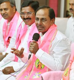 KCR on The Kashmir Files | Sensational Comments | సంచలనం సృష్టిస్తున్న సినిమాపై కేసీఆర్ స్పందన