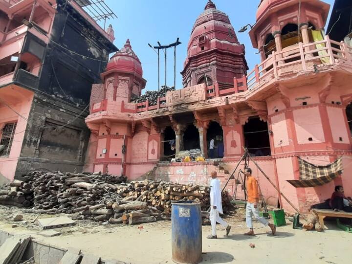 Illegal occupation of wood traders at Manikarnika Ghat, people threatened agitation ann Varanasi: मणिकर्णिका घाट पर अवैध तरीके से कब्जे से लोगों में भारी नाराजगी, जानें- पूरा मामला