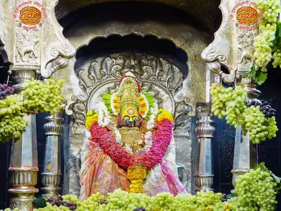 आई तुळजाभवानी चरणी द्राक्षांची आरास