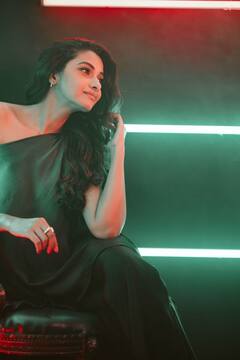 Actress Priya Bhavani Shankar: அதோ.. பொன் பிறையா?.. பச்சை உடையில் ஜொலிக்கும் பிரியா பவானி சங்கர்!