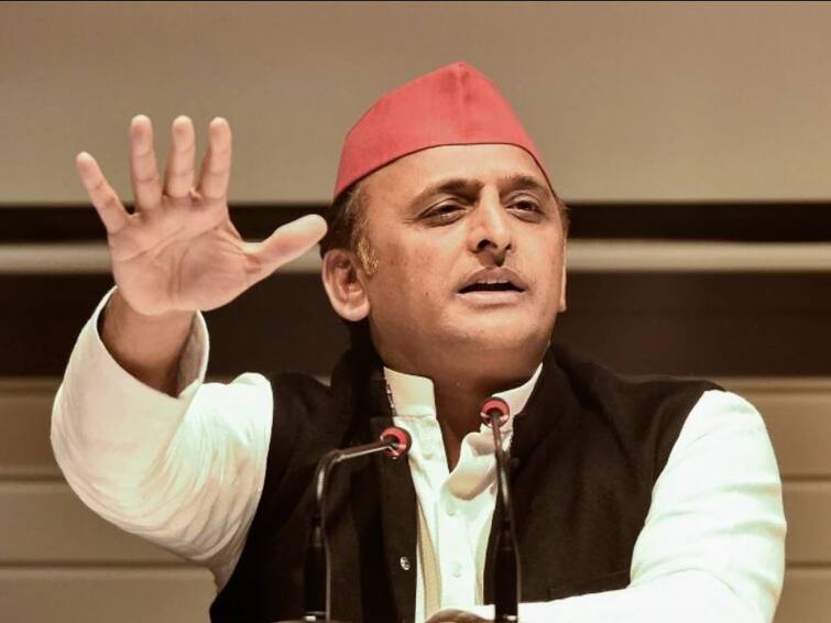 Why have the Muslims of UP suddenly become so angry with Akhilesh Yadav अखिलेश यादव से अचानक इतना खफ़ा किसलिये हो गया है यूपी का मुसलमान?