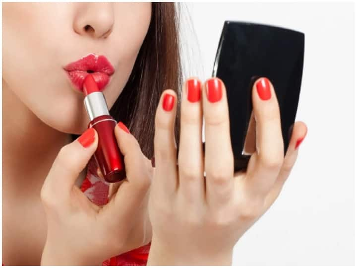 Fashion Tips, Try these Shades of lipsticks with a Black Dress, Makeup Tips ब्लैक ड्रेस के साथ करें ट्राई ये लिपस्टिक के शेड्स, दिखेंगी सबसे हटकर