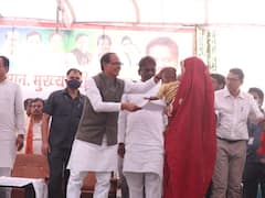 Raisen News: रायसेन में दो पक्षों के विवाद में पीड़ित परिवारों से मिले सीएम शिवराज, कहा- बदमाशों को चैैन से नहीं रहने दूंगा