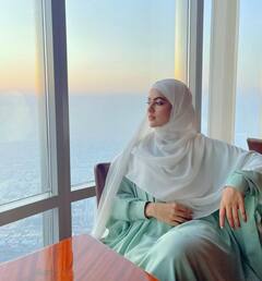 PHOTO: सना खानने घेतला 24 कॅरेट चहाचा आस्वाद! जाणून घ्या चहाची किंमत..