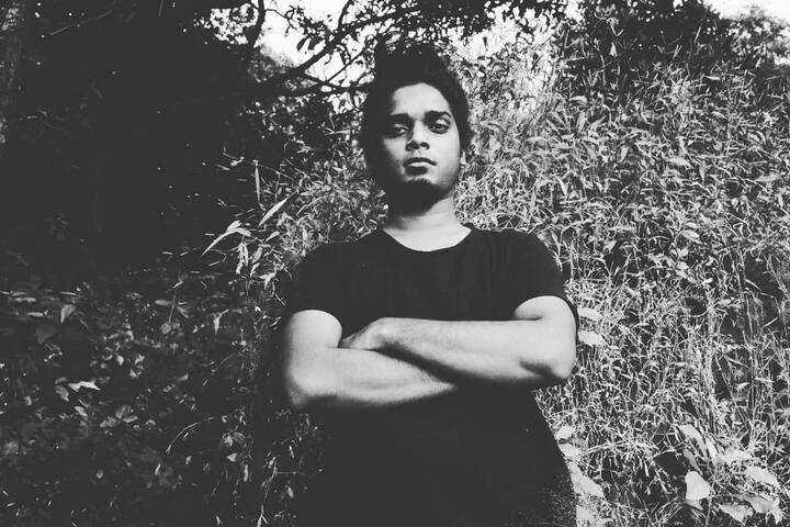 आठ तारखेला धर्मेशचा  ‘ट्रुथ अँड बास' हा अल्बम प्रदर्शित झाला होता. या अल्बमला प्रेक्षकांची पसंती मिळाली. फार कमी वयात धर्मेशनं विशेष लोकप्रियता मिळवली.