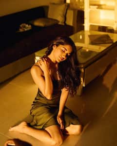 Ruhani Sharma Photos: మైకంలో మరింత మురిపెంగా కనిపిస్తోన్న రుహాని