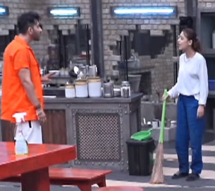 टीवी एक्ट्रेस सारा ख़ान और अली मर्चेंट इन दिनों कंगना रनौत के शो 'लॉक अप' में दिखाई दे दे रहैं. वो अलग बात है एक्स हसबैंड-वाइफ होने की वजह से दोनों में बिल्कुल नहीं बनती है और ना ही दोनों एक दूसरे से बात करना चाहते है. वैसे ये तो शो की बात है, रियल लाइफ में भी ऐसे कई कपल्स हैं जो ब्रेकअप के बात एक दूसरे से बिल्कुल दूर हो चुके हैं.