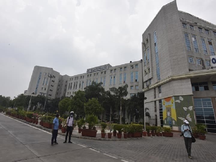 Cardiologist Sacked After Death Of Three Patients At Rajiv Gandhi Super Specialty Hospital Hospital Delhi Secretariat Cardiologist Sacked After Death Of Three Patients At Delhi Hospital