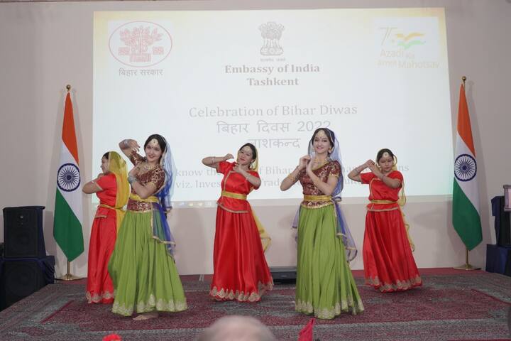 To reflect the culture and various colours of Bihar, the students of the Lal Bahadur Shastri Cultural Centre presented folk songs and dances. The special focus on Bihar continued during the joint Holi-Navroz celebrations organised by the embassy on March 20. (Image Source: Indian Embassy, Uzbekistan)