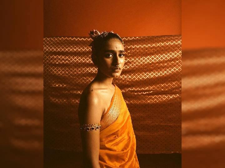 2018 मध्ये, एक ‘ब्लिंक’ व्हिडीओ सोशल मीडियावर व्हायरल झाला आणि त्यात झळकलेली प्रिया रातोरात प्रसिद्ध झाली.  (photo : @priya.p.varrier/IG)