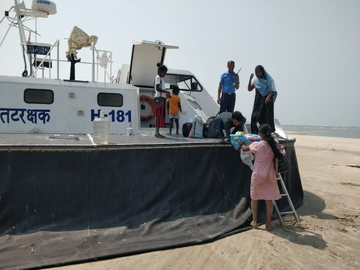 Indian Coast Guard Apprehends Six Sri Lankan Nationals At Rameswaram For Illegally Entering India Indian Coast Guard Apprehends Six Sri Lankan Nationals At Rameswaram For Illegally Entering India