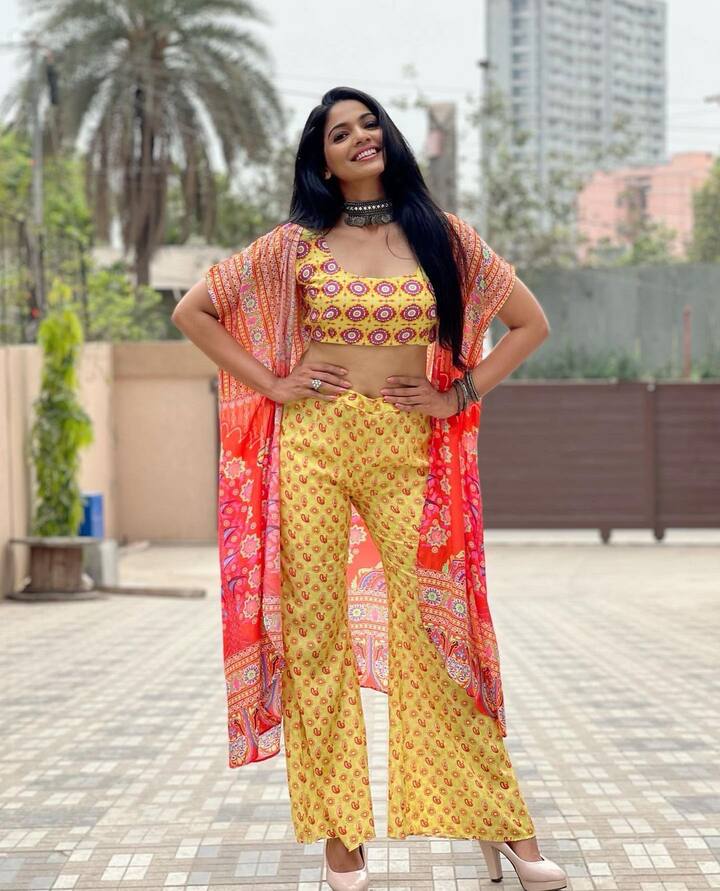 अभिनेता विद्युत जामवालसोबत तिने ‘जंगली’ या बॉलिवूड चित्रपटातही काम केलं आहे. या चित्रपटात तिने शंकरा ही भूमिका साकारली होती. (photo : iampoojasawant/ig)