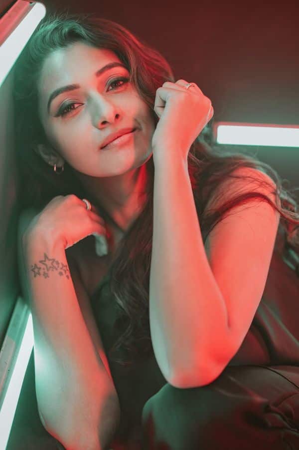 தரிசென பார்த்த மேகங்கள் கடல் பெய்யுதே..