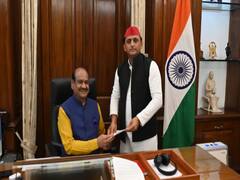 எம்.பி பதவியை ராஜினாமா செய்தார் சமாஜ்வாதி கட்சியின் தலைவர் அகிலேஷ் யாதவ்..