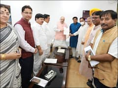 बीरभूम हिंसा में 8 की मौत, BJP सांसदों ने गृह मंत्री शाह से की मुलाकात, केंद्र ने ममता सरकार से मांगी रिपोर्ट 