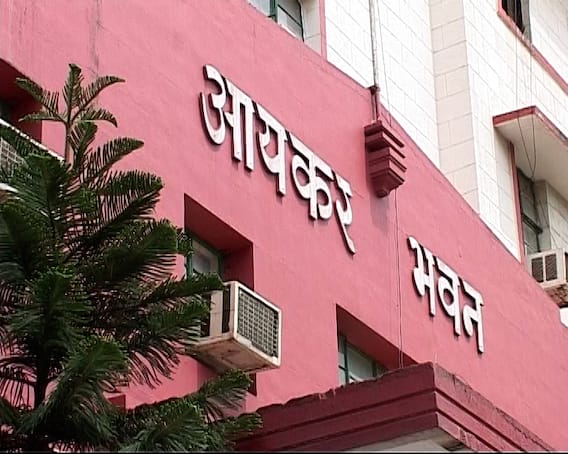 Hiranandani Group Raid : हिरानंदानी समूह IT च्या रडारवर; मुंबई, बंगळुरुसह देशभरातल्या 24 ठिकाणाच्या मालमत्तांवर छापेमारी Hiranandani Group Raid : हिरानंदानी समूह IT च्या रडारवर; मुंबई, बंगळुरुसह देशभरातल्या 24 ठिकाणाच्या मालमत्तांवर छापेमारी