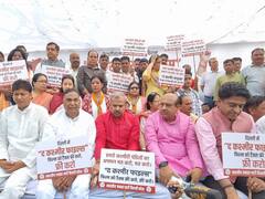 The Kashmir Files: दिल्ली में फिल्म द कश्मीर फाइल्स को टैक्स फ्री करने की मांग को लेकर BJP का प्रदर्शन