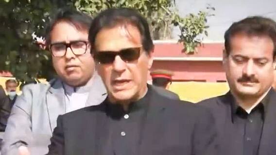 Will Pakistan PM Imran Khan be 'clean-bowled'? | Sansani (21 March 2022)