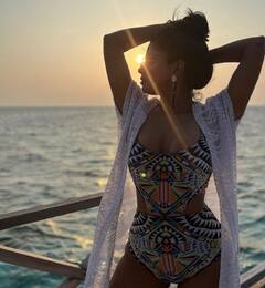 Divya Bharathi Pics: மாலத்தீவில் ‘பேச்சுலர்’ நடிகை நடத்திய போட்டோஷூட் - இணையத்தில் வைரல்..!